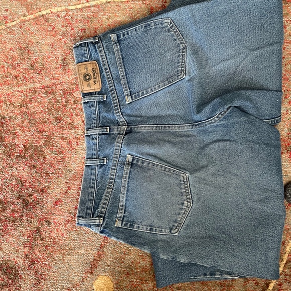 SOLD—-Wrangler Authentic jeans 38 by 32 - Picture 3 of 8